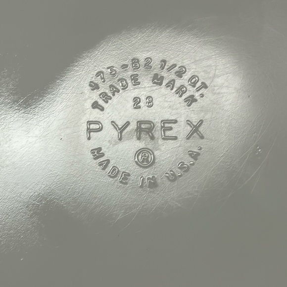 Vintage Pyrex Town and Country Casserole Dish - Picture 6 of 7